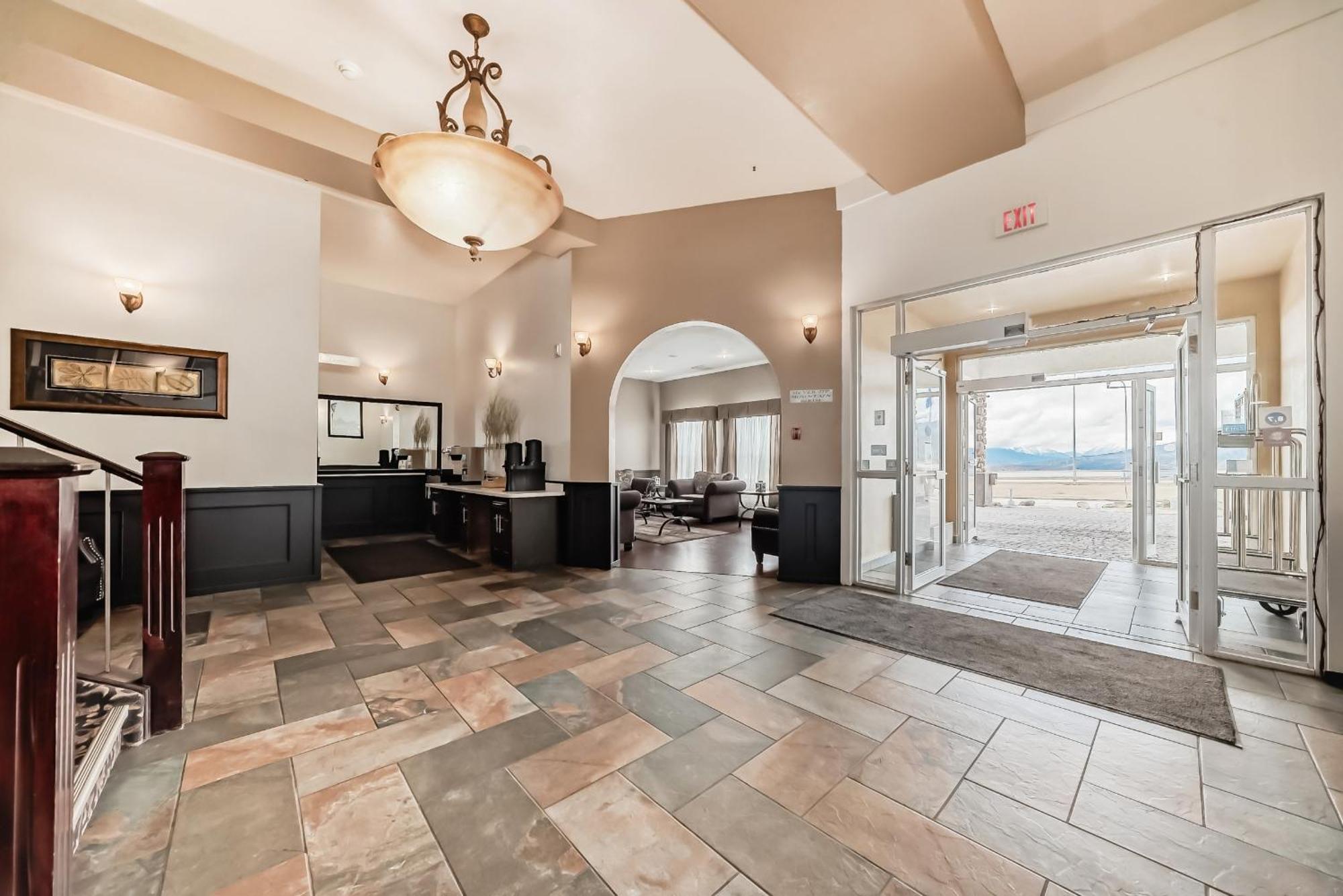 Grande Cache Inn & Suites 外观 照片