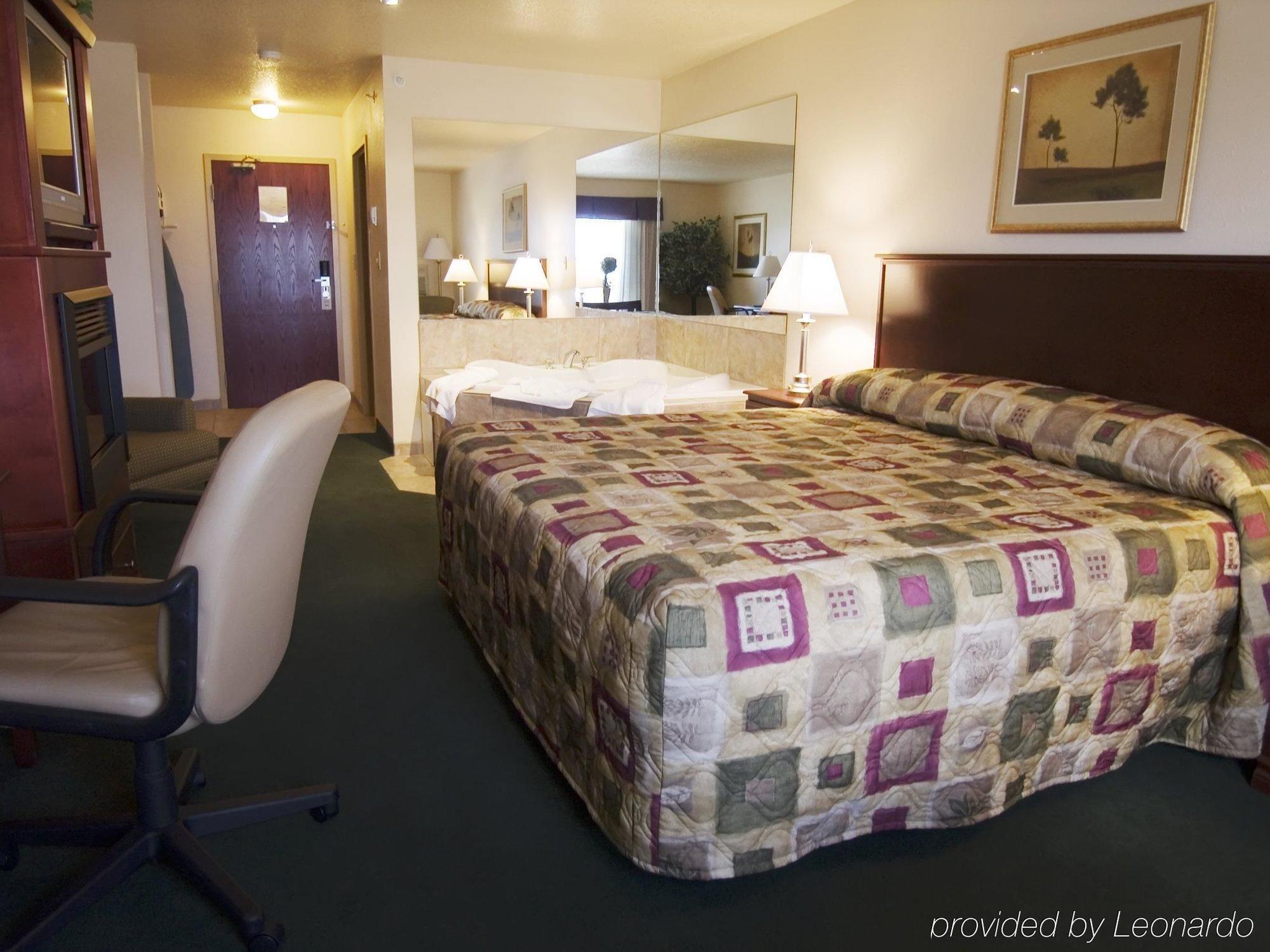 Grande Cache Inn & Suites 客房 照片