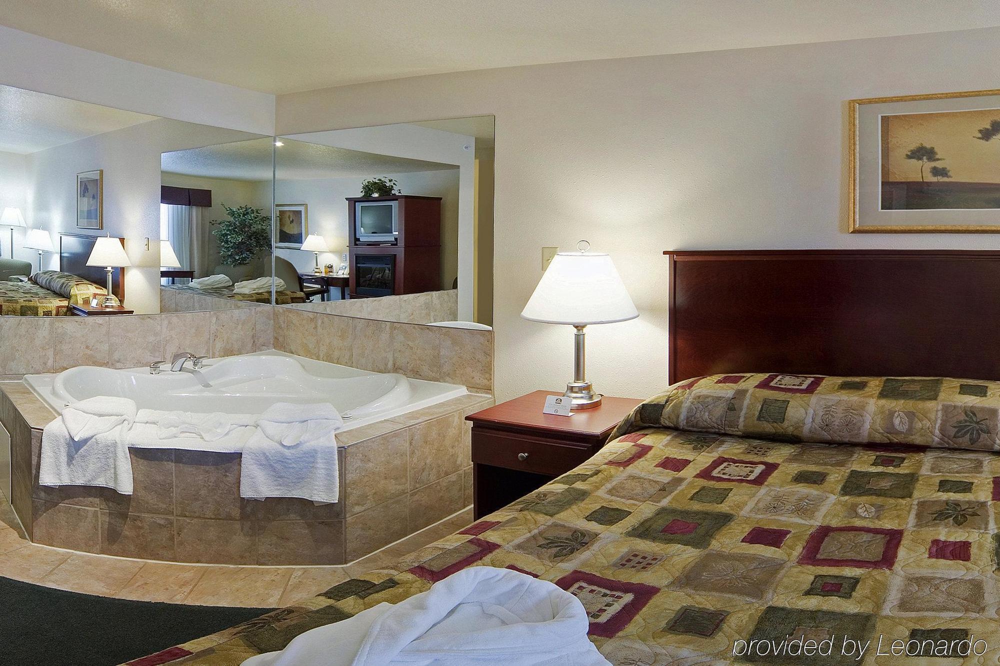 Grande Cache Inn & Suites 客房 照片