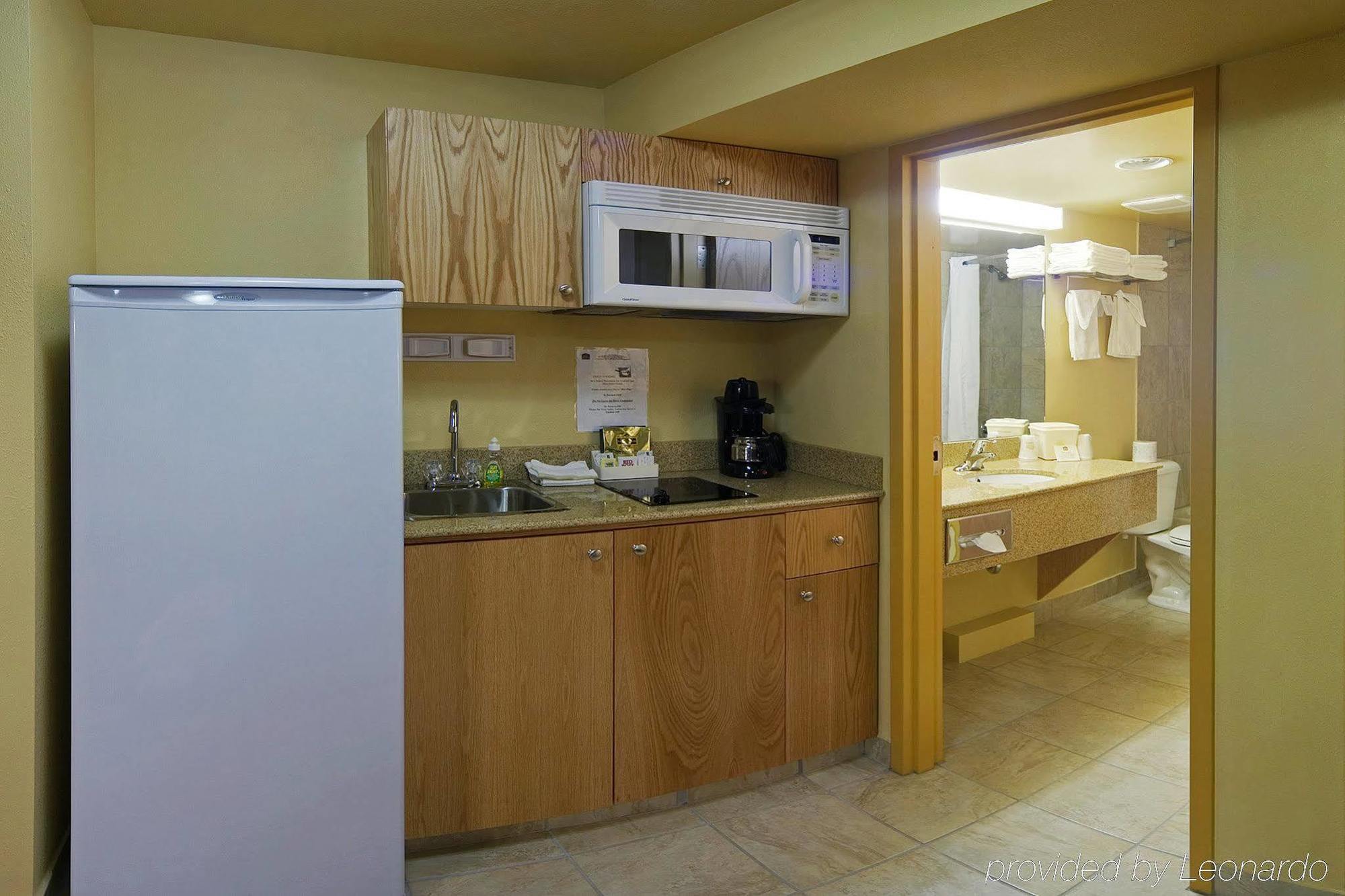 Grande Cache Inn & Suites 客房 照片