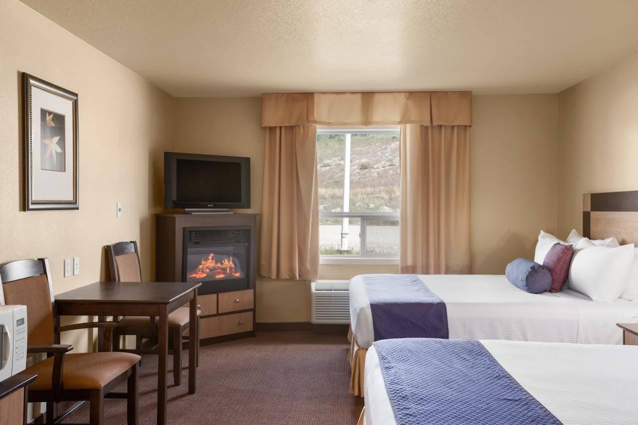 Grande Cache Inn & Suites 外观 照片